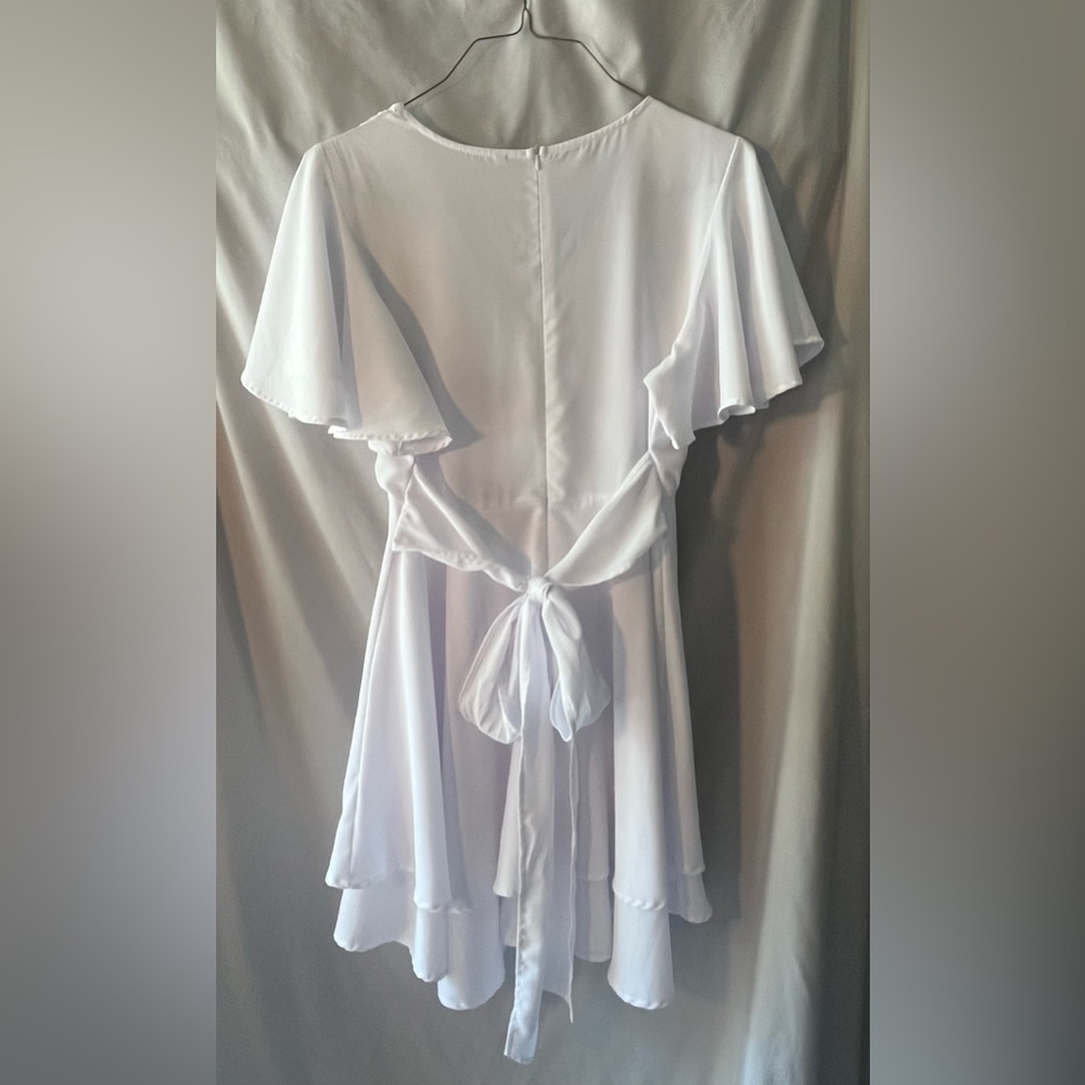 Flutter Sleeve White Mini Dress - Elegant V-Neck - Picture 2 of 3
